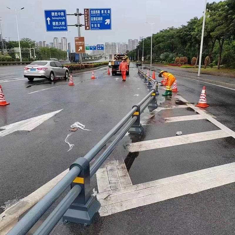 新款直销广东 机非隔离护栏 城市道路分隔护栏 双杠市政防撞单车图片