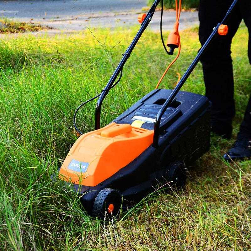 新款直销雅芙1300W 电动手推式割草机草坪机 打草机 园艺工具家用