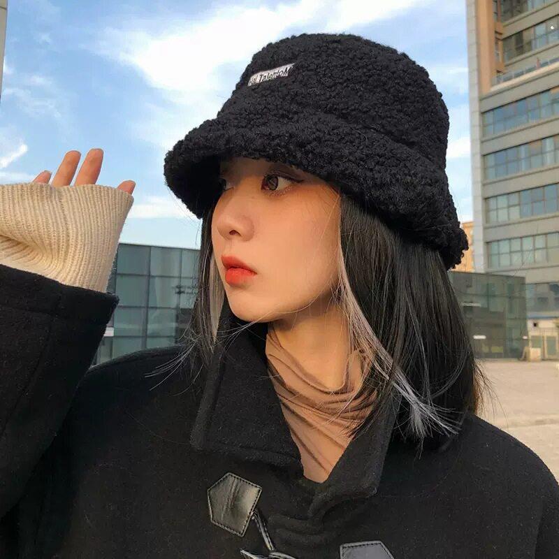新款直销假发帽子女秋冬韩版时尚挂耳染网红羊羔毛绒渔夫帽百搭一