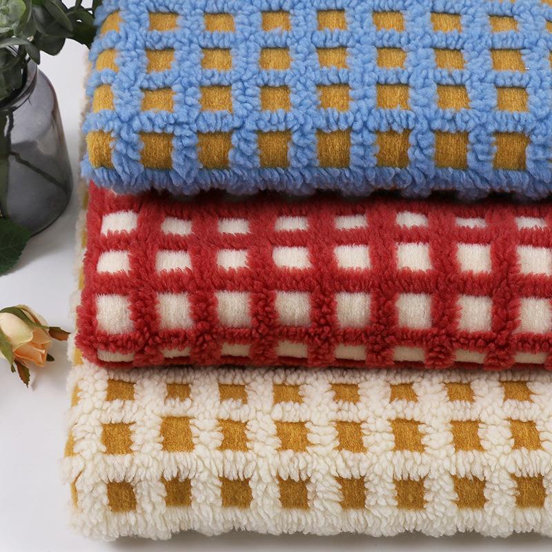 新品反吹风提花绒格子绒布服装家居抱枕毯子地垫玩具