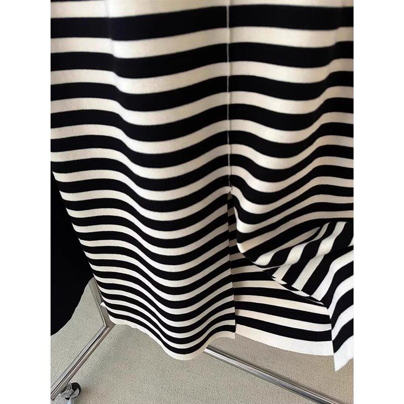 条纹针织无袖背心连衣裙女2024夏季新款圆领中长款显瘦黑色背心裙