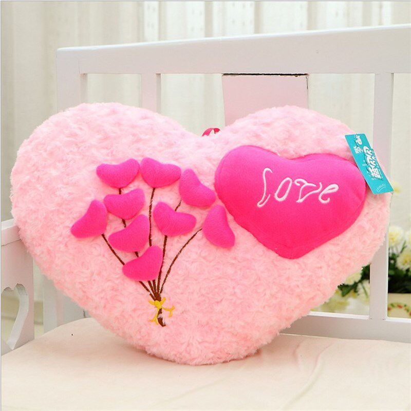 毛绒心形沙发抱枕爱心型婚庆中式情侣一对床上靠枕新婚房结婚礼物