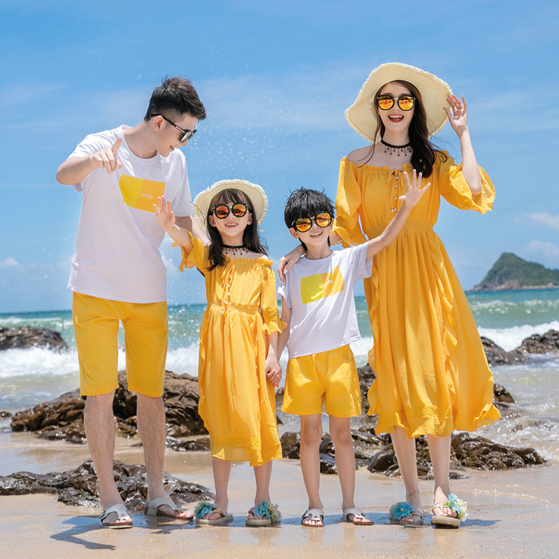 海边度假亲子装2023新款夏装一家三口母女装沙滩裙黄色连衣裙长裙