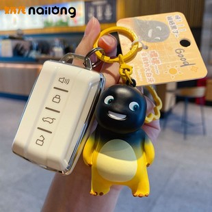 2024年新款创意假日奶龙美龙鱼车钥匙扣女精致书包挂件情侣钥匙链