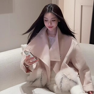 名媛拼接狐狸毛袖 北欧情书 口粉短立领外套 小鱼饱饱 YOUENBB