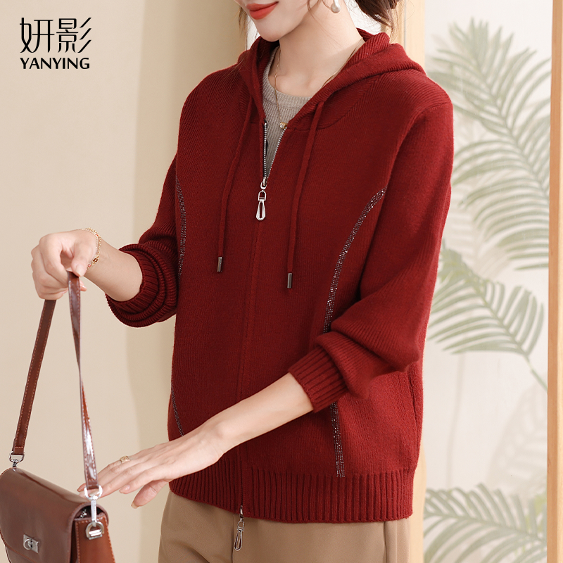 妍影中老年女装连帽外套妈妈装2025新款休闲运动针织今年流行上衣