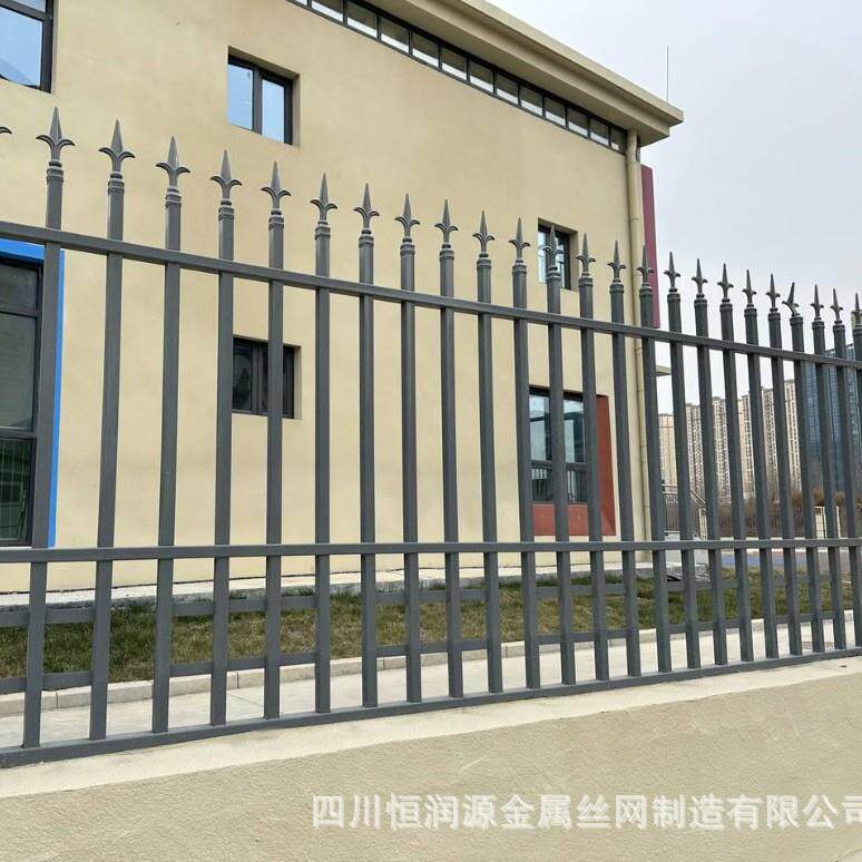 新款直销厂区施工防护隔离 围墙护栏 镀锌管焊接栏杆 喷塑铁艺护
