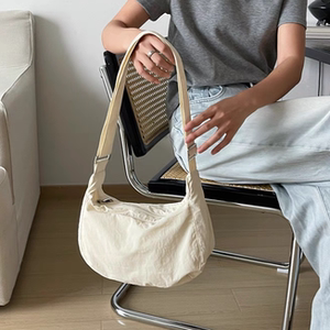 悠长假期 超火百搭斜挎包托特女包尼龙布纯色休闲逛街通勤单肩包