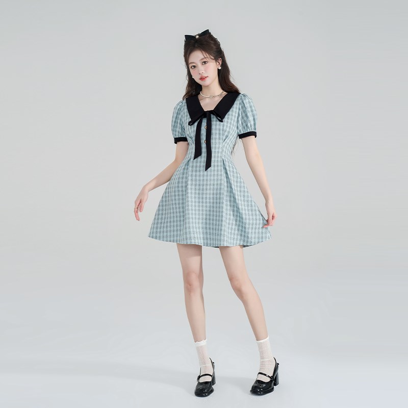 蓝色学院风娃娃领短袖格子连衣裙女夏季甜美设计感气质收腰a字裙