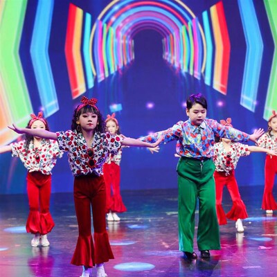 80年代怀旧复古港风六一女孩喇叭裤走秀儿童演出服装失恋阵线联盟