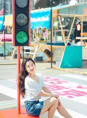网红爱心打卡心形红绿灯交通标志信号牌道路障碍红创意工厂定制