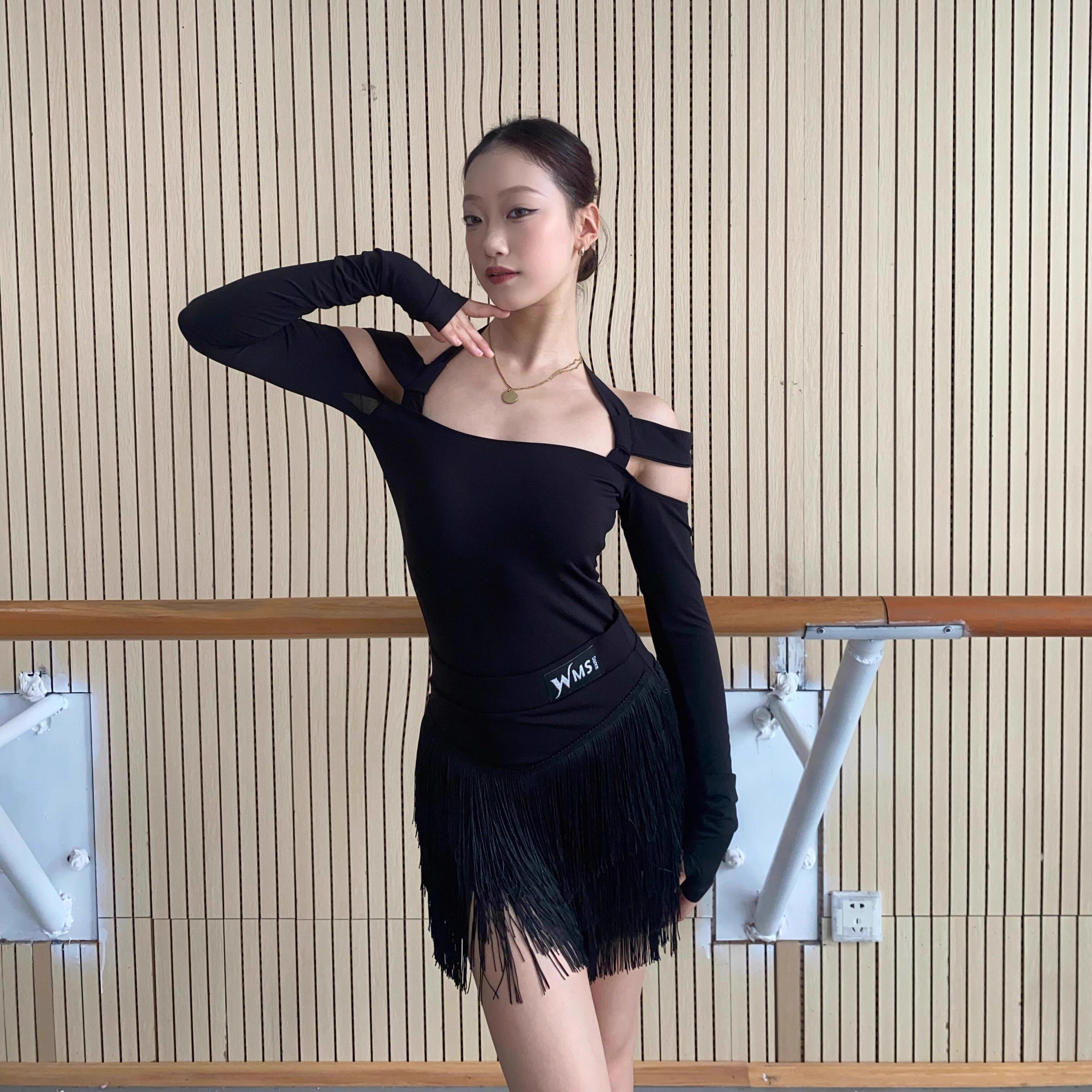 2025秋季新款成人拉丁舞服练习服女士一字领长袖分体流苏短裙套装