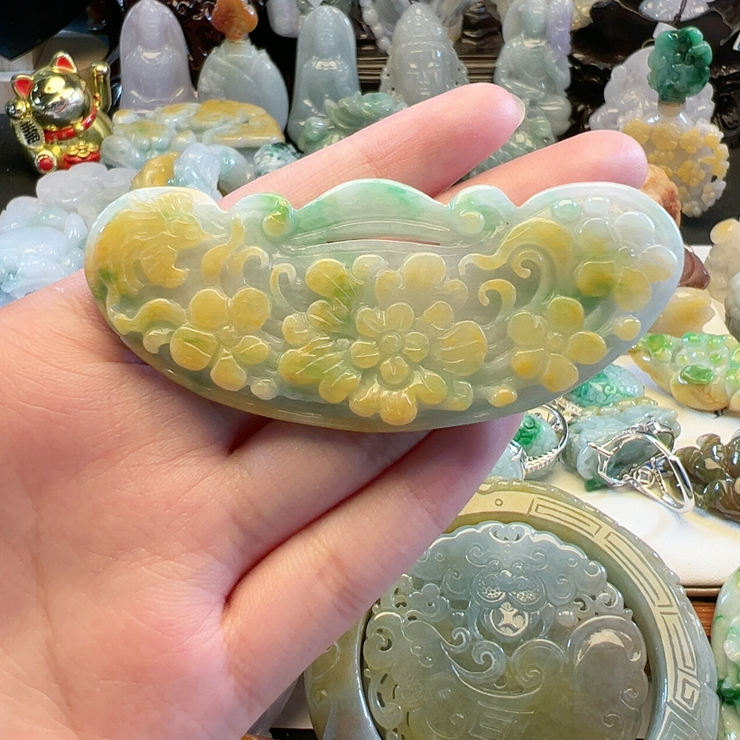 天然翡翠黄加绿凤穿牡丹锁牌