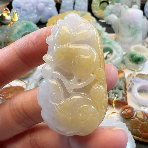 天然缅料翡翠A货送证书冰黄兔子