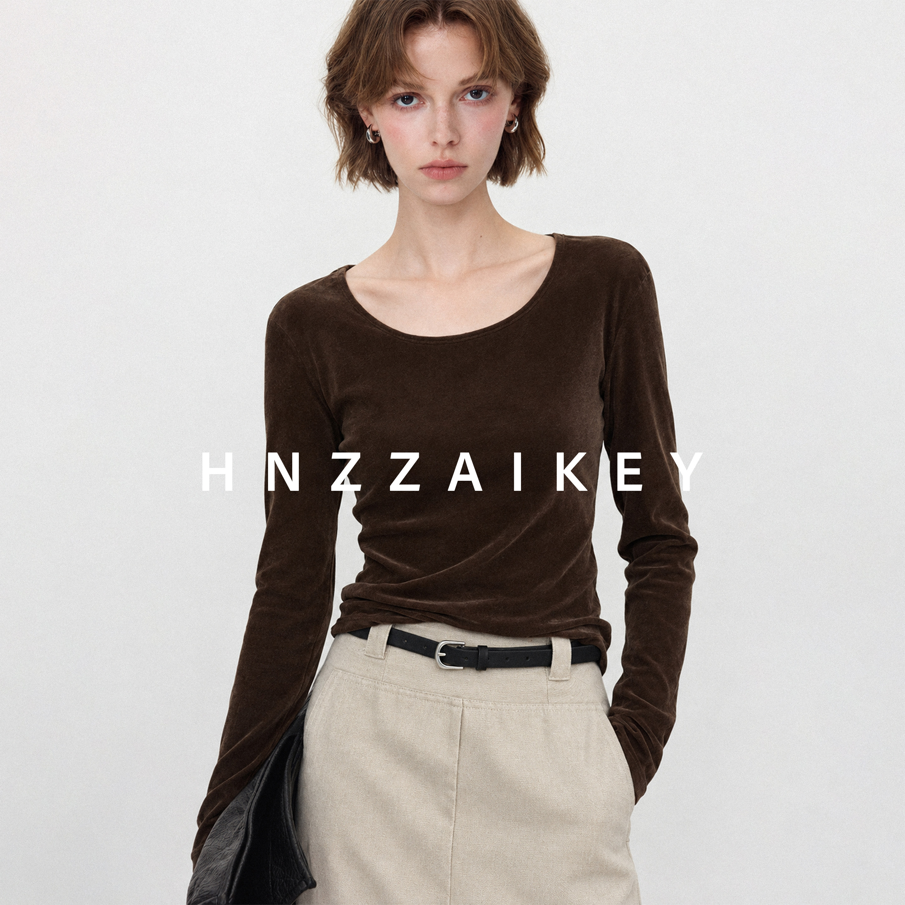 HNZZAIKEY/法式简约U型领长袖上衣垂感丝绒修身显瘦T恤EC21112