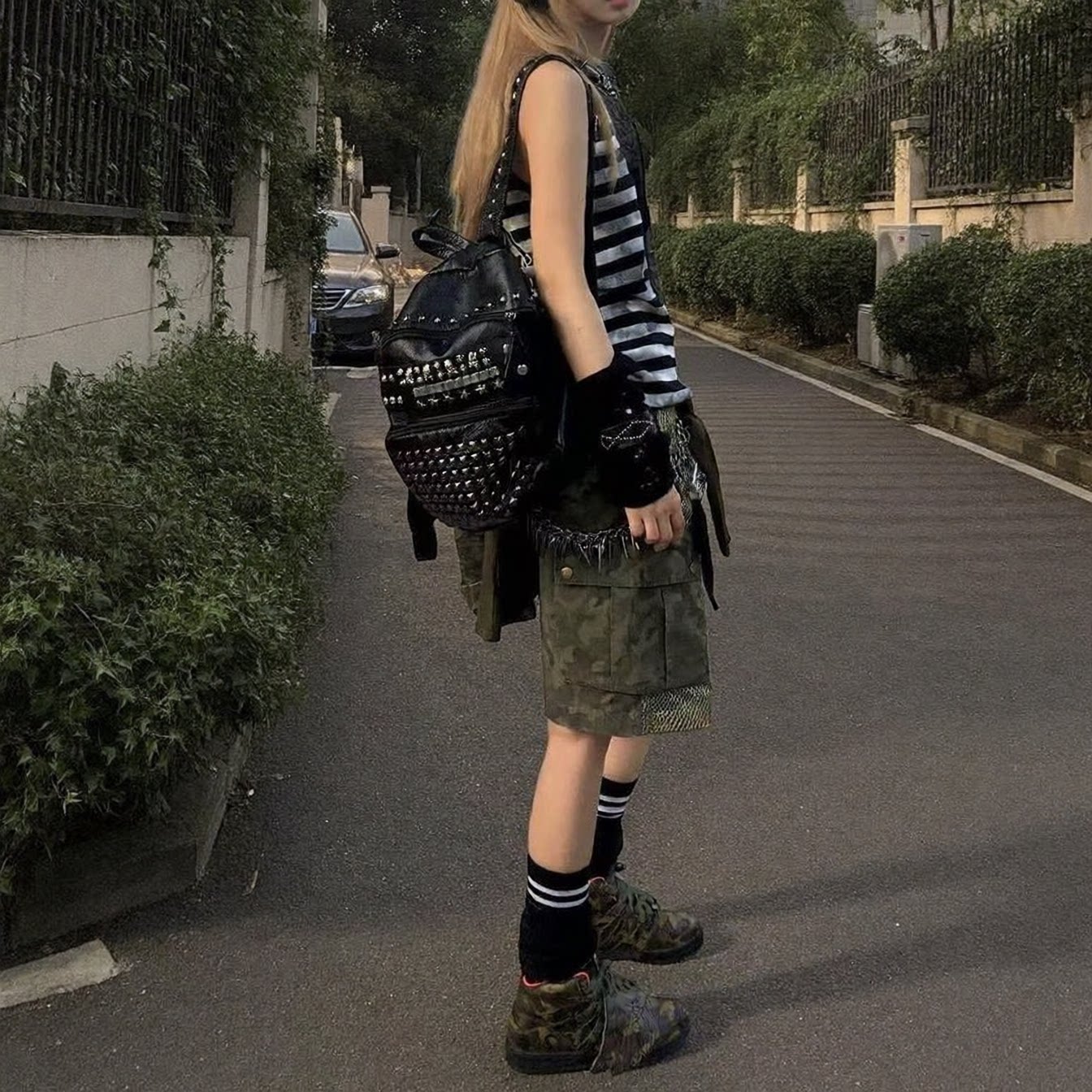 暗黑朋克铆钉双肩包小众潮酷