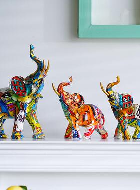 直销新款北欧家居玄关客厅电视柜装饰品创意炫彩水转印大象摆件树