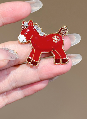 新款胸针本命年生肖红色小马驹胸针女马年水钻别针节日创意胸花扣