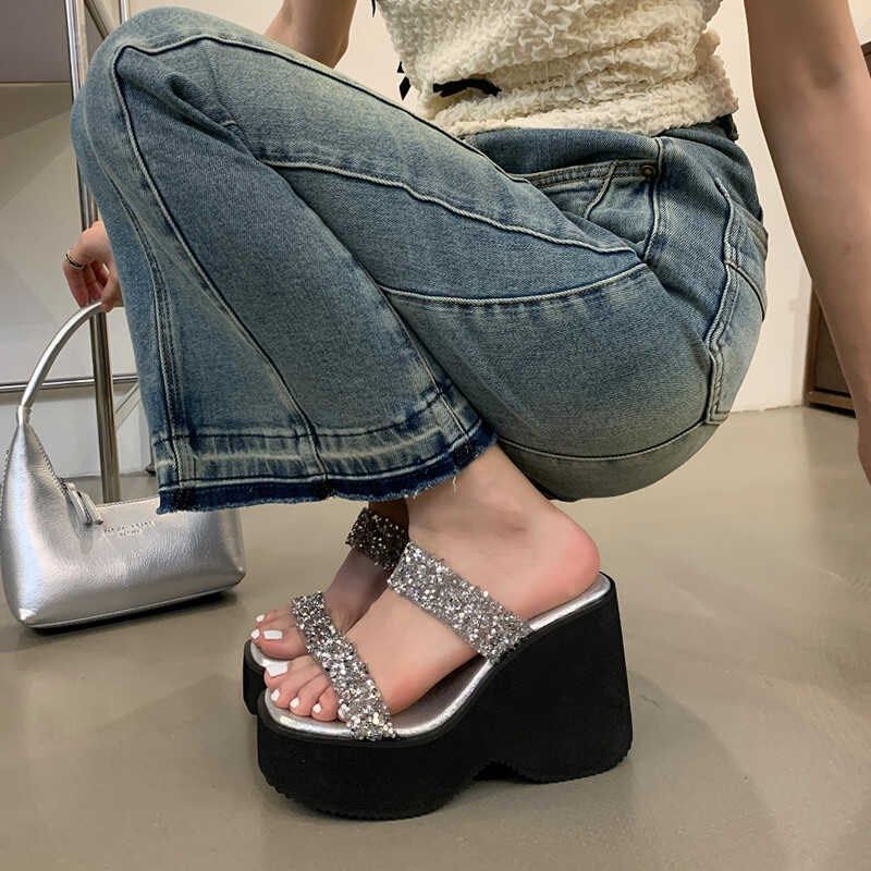 网红坡跟凉拖鞋女10cm超高跟一字带小个子厚底松糕鞋水钻时尚凉鞋