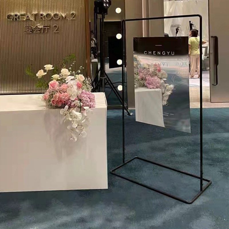 新款婚庆铁艺道具方形架子指示牌铁架迎宾区花架路引舞台背景装饰