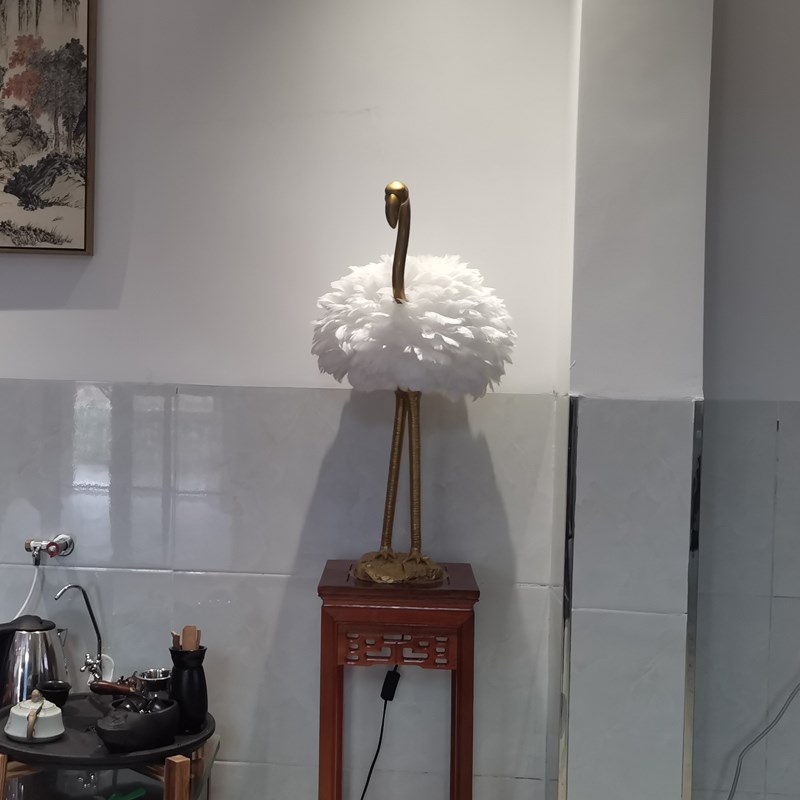 创意北欧火烈鸟羽毛台灯白色粉色灰色鹅毛客房摆件卧室吉祥礼物灯
