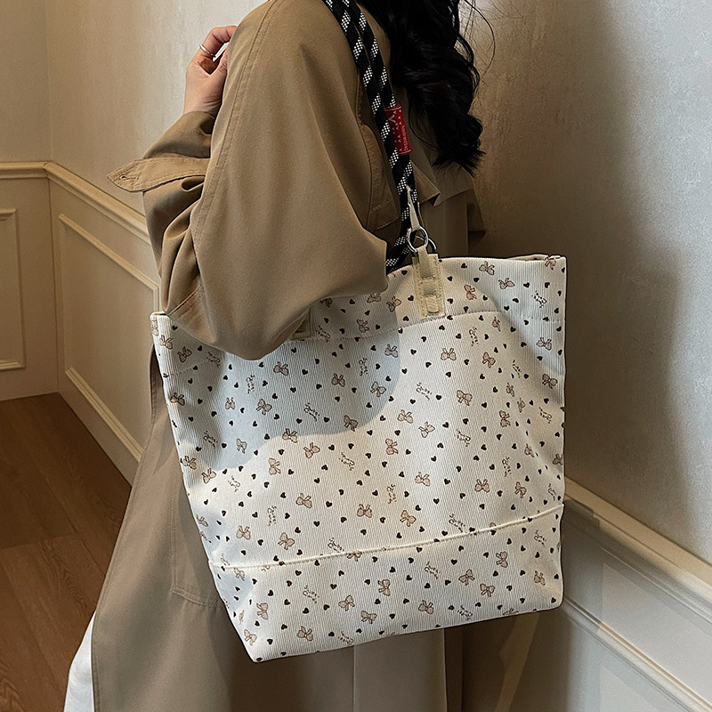 日系休闲帆布包包女2026新款大容量韩版小众手提袋通勤单肩托特包