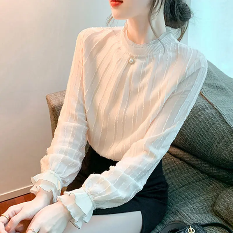 新到春秋款甜美风套头小衫2024新款韩版宽松泡泡袖打底衫蕾丝上衣
