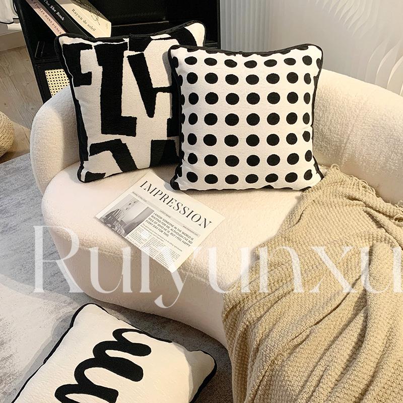 四季抱枕雪尼尔客厅沙发腰枕靠枕卧室床头靠背垫北欧风抱枕套枕芯