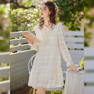 白鹿语浪漫小香风vU领连衣裙女26春季新款钉珠雪纺氛围感长袖短裙