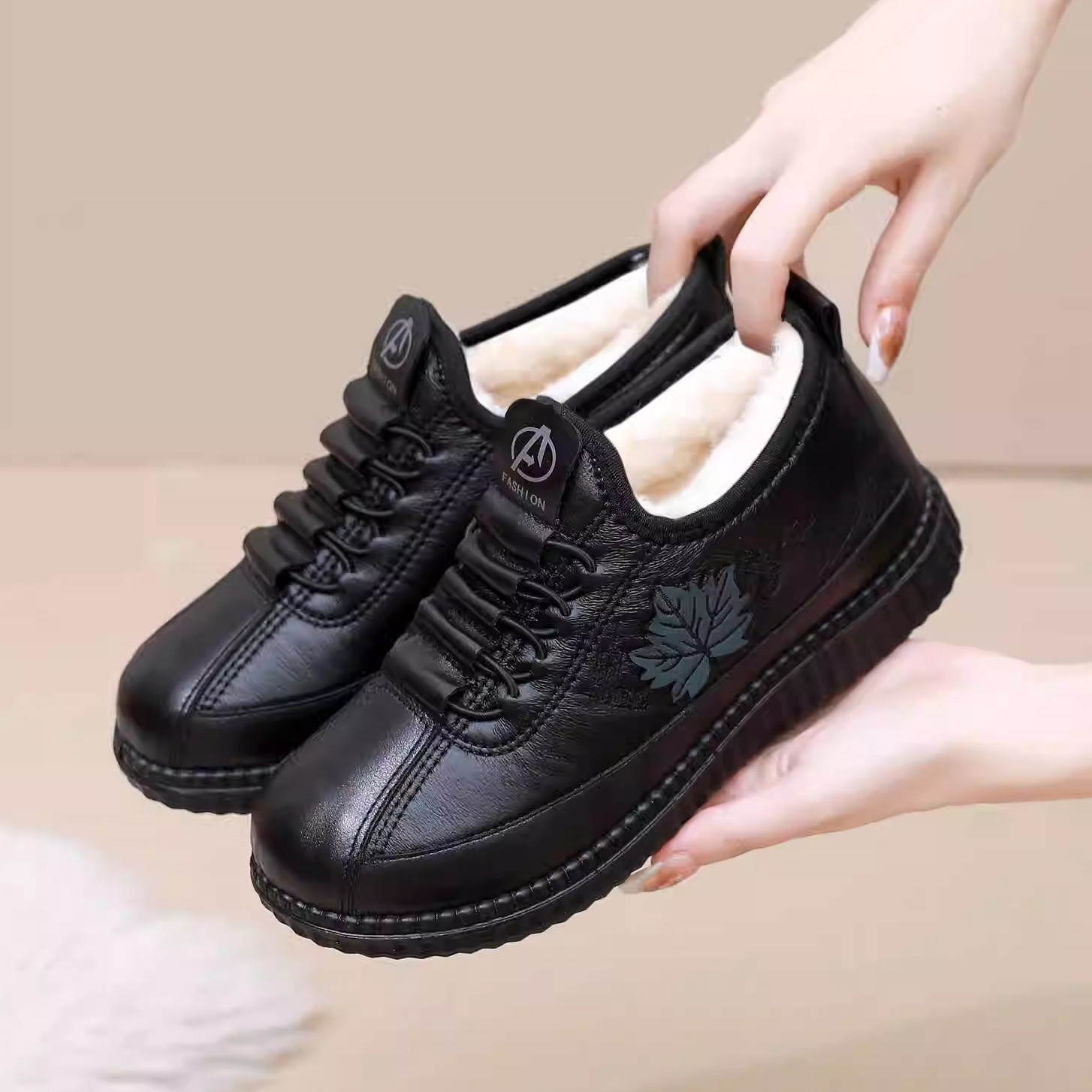 棉羊毛棉鞋女冬季防滑雪地靴加绒加厚老北京布鞋女中老年保暖棉靴