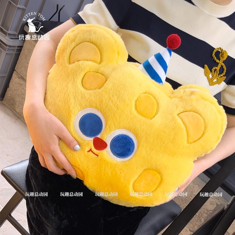 小熊饼干抱枕被子两用二合一办公室午睡靠枕午休空调毯子车载靠垫