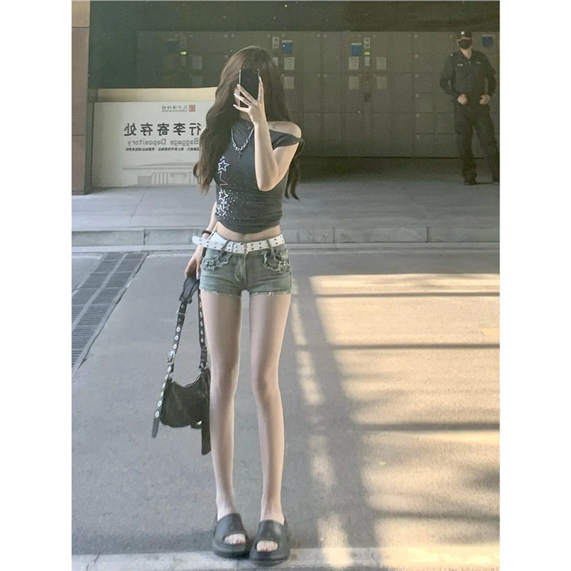 甜辣妹低腰柳钉牛仔超短