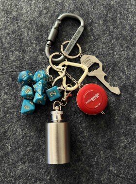 SFSN原创设计多功能D型锁扣包包挂件创意骰子串卷尺酒壶cleanfit