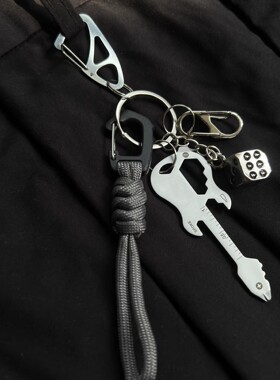 原创设计多功能组合吉他金属感挂件钥匙扣配饰潮流穿搭腰间挂饰品