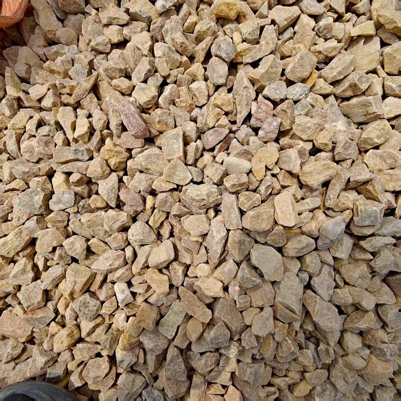 柏坡黄石机制花岗岩黄色砾002石庭院子铺装砾黄麻石林造景黄锈园