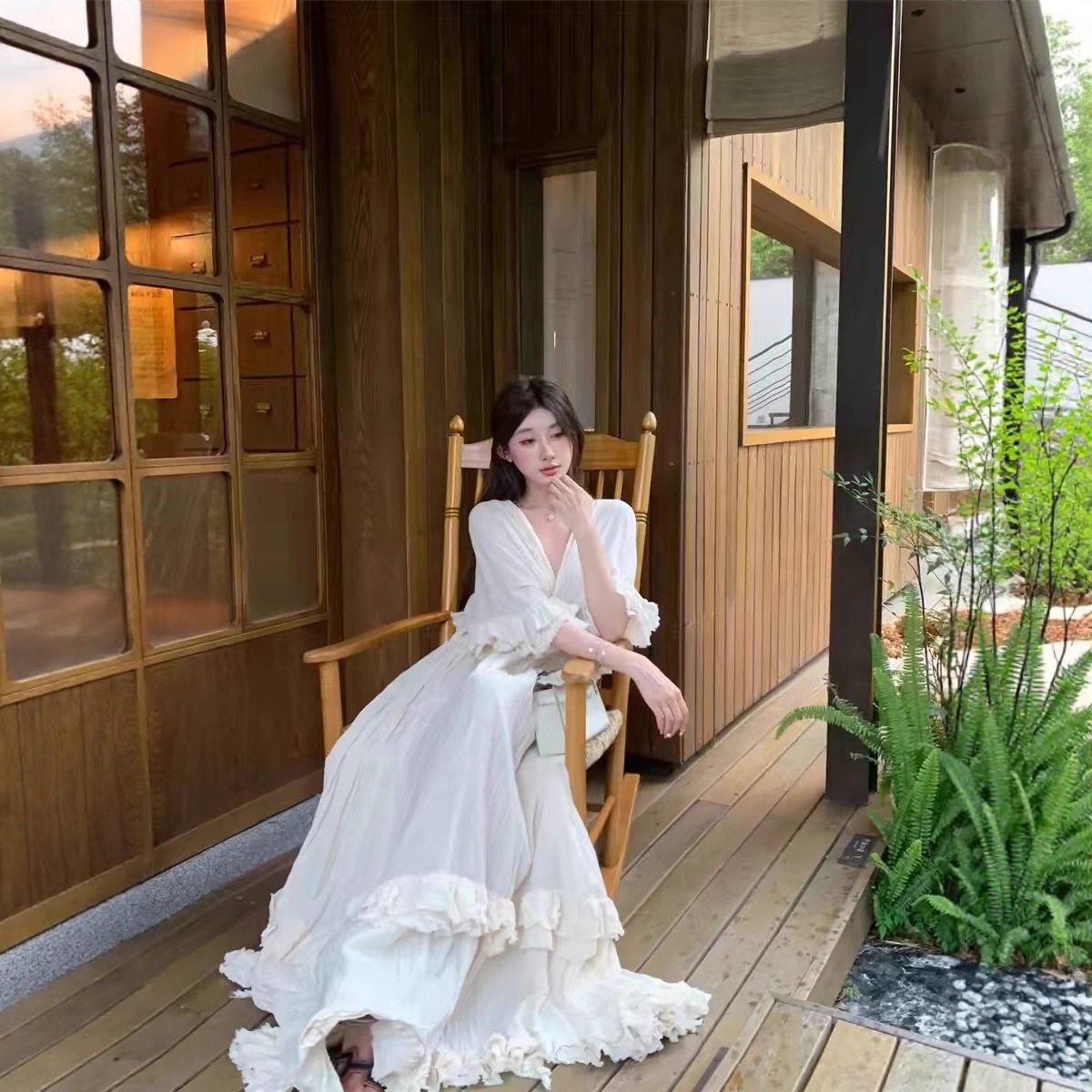 法式温柔V领荷叶边连衣裙女夏季超仙气质高级感海边度假大摆长裙