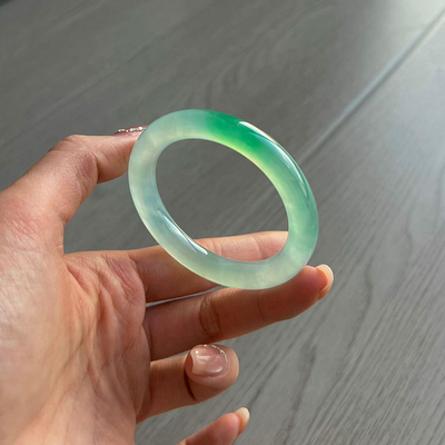 近3小时已售100+件热卖翡翠手镯