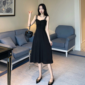 爆款现货~复古露肩收腰修身显瘦女赫本小黑裙吊带连衣裙