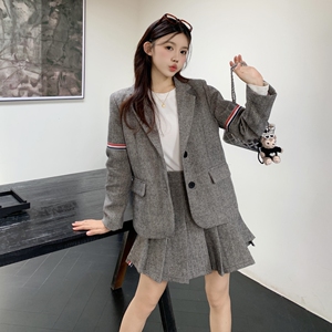 实拍气质学院风套装女设计感2024秋冬新款减龄西装百褶裙两件套