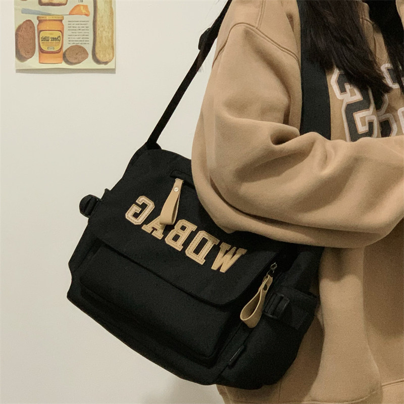 上班通勤斜挎帆布包美式斜挎包男大学生上课潮酷大容量休闲单肩包