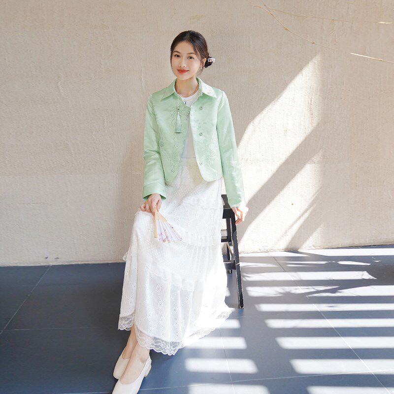 ATAR新中式2025春装新款蝴蝶绣花衬衫式短外套 女提花流苏小西服