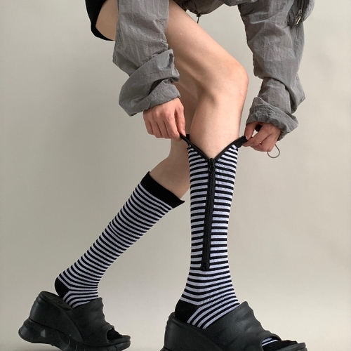 运动感+时髦属性绝美！超适合运动的压力小腿袜~拉链设计好时髦\