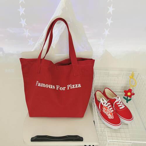 2026年新款红色字母帆布包Famous For Pizza同款oversize大容量包