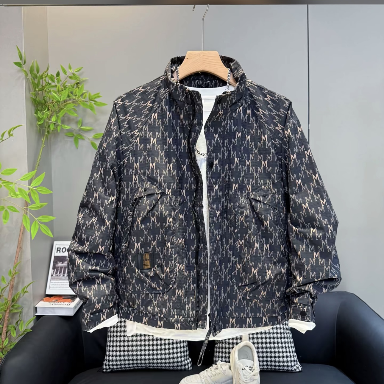 2025秋季新款男士休闲字母满印夹克时尚青年修身立领外套潮流上衣