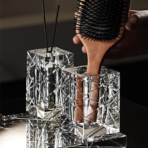 摩登加法水晶梳子收纳筒
