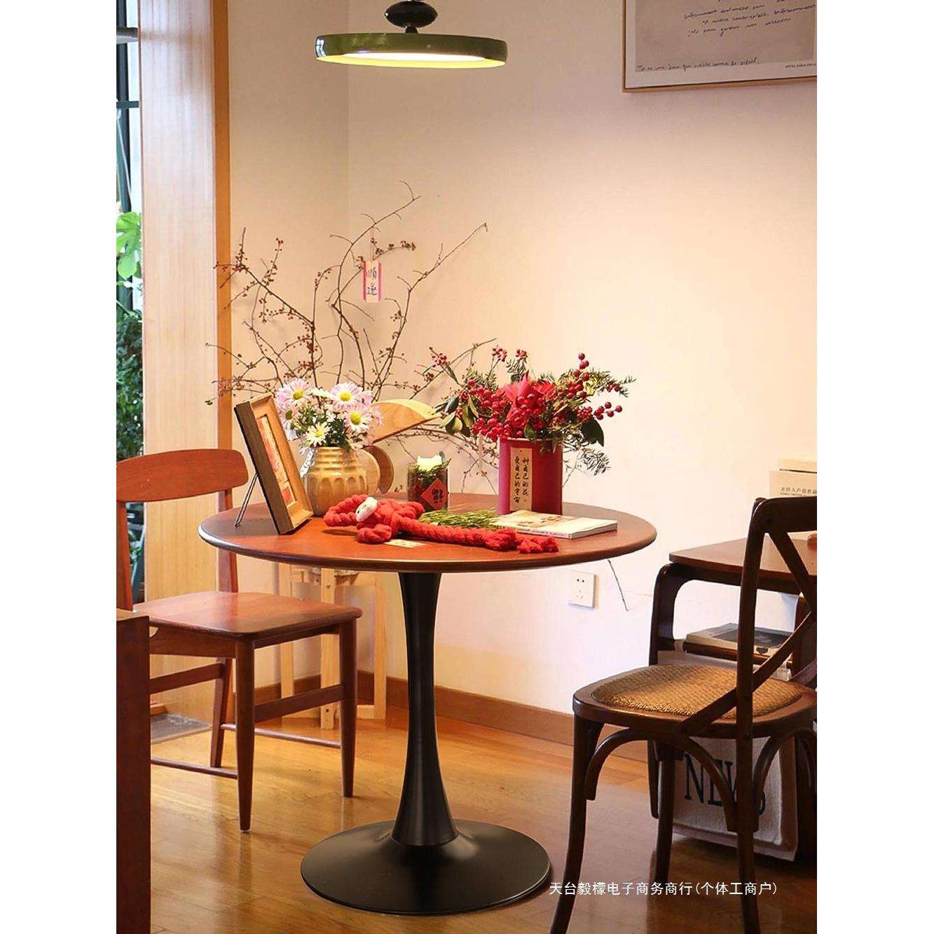 复中古风实木郁金香圆形餐桌小户型家用阳台咖啡洽谈胡桃茶桌椅子