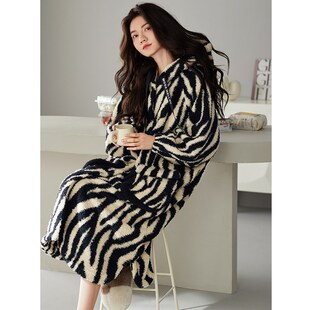 家居服 法兰绒浴袍大码 睡袍女士睡衣冬季 珊瑚绒加厚加绒睡裙秋冬款