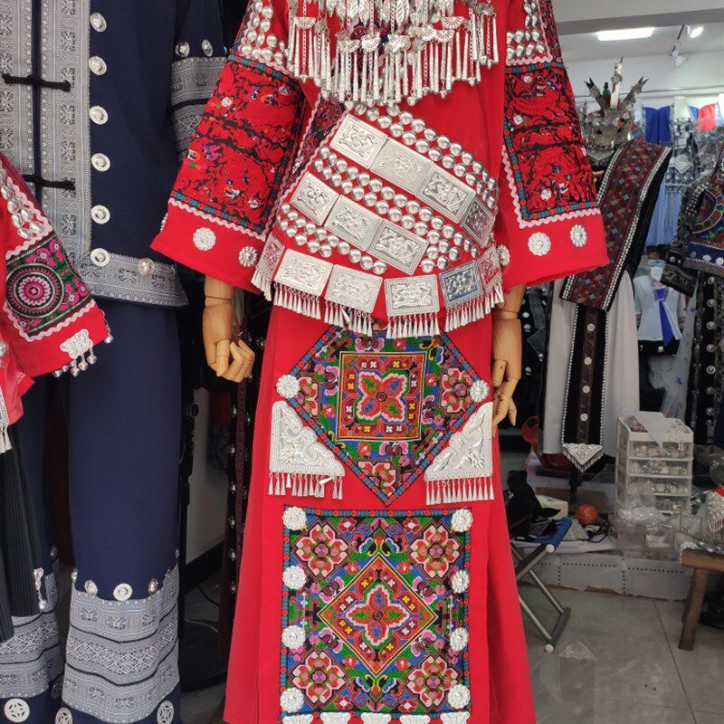 女士少数民族传统服装苗族四季z穿日常演出旅拍服刺绣款红色盛装