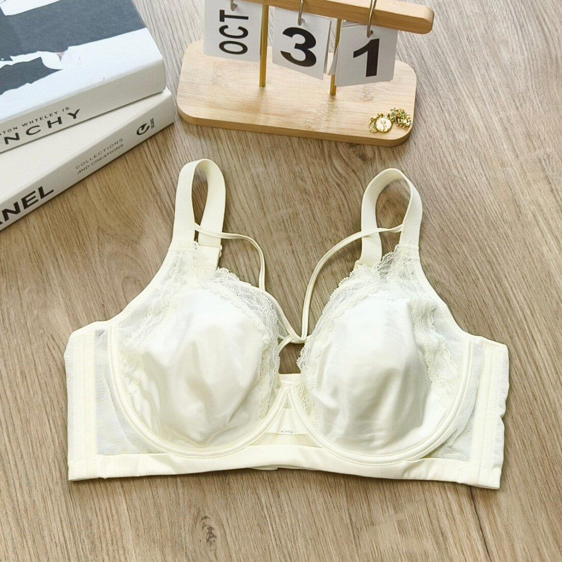 无痕缎面大胸显小内衣女调整型超薄款软钢圈收副乳防下垂内衣套装