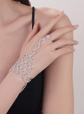 潮流新款镶钻手链饰品一体戒指女士百搭闪钻时尚新娘手链欧美